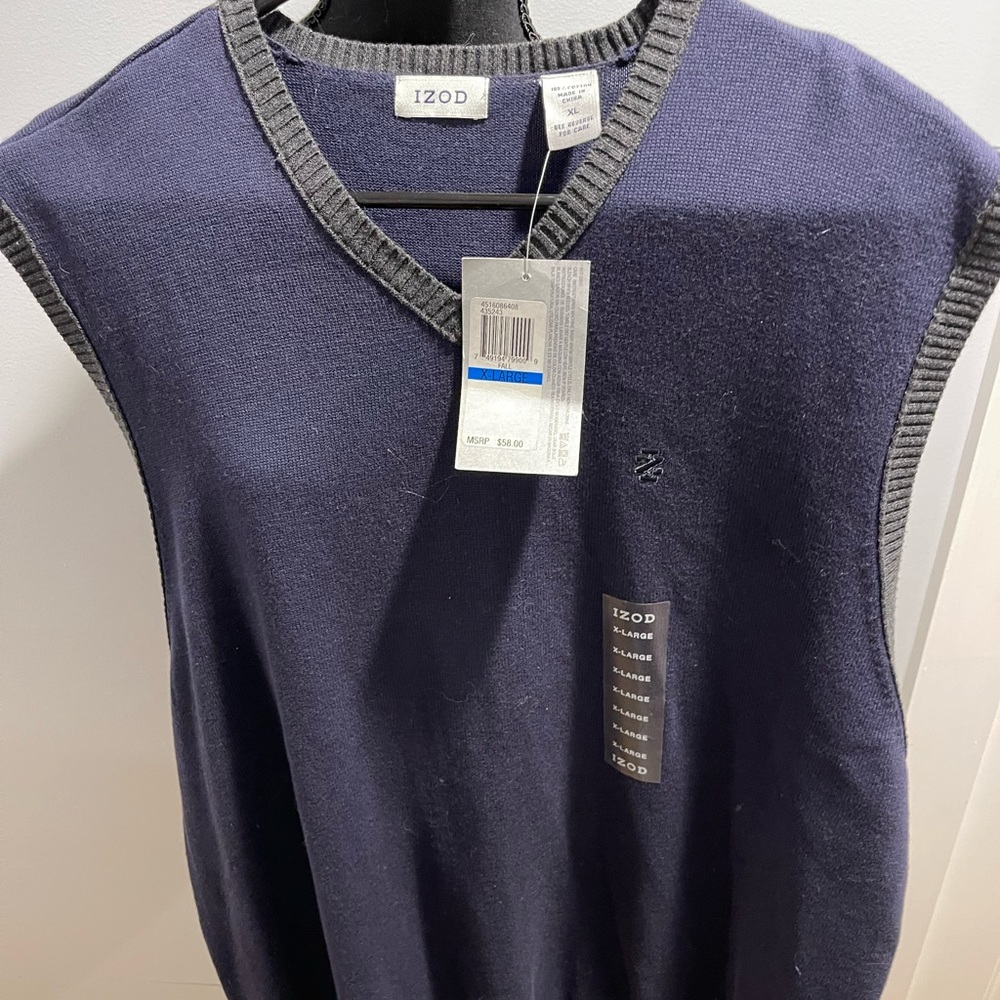IZOD men’s sweater vest blue with a gray lining